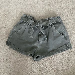 American eagle denim shorts with tie belt